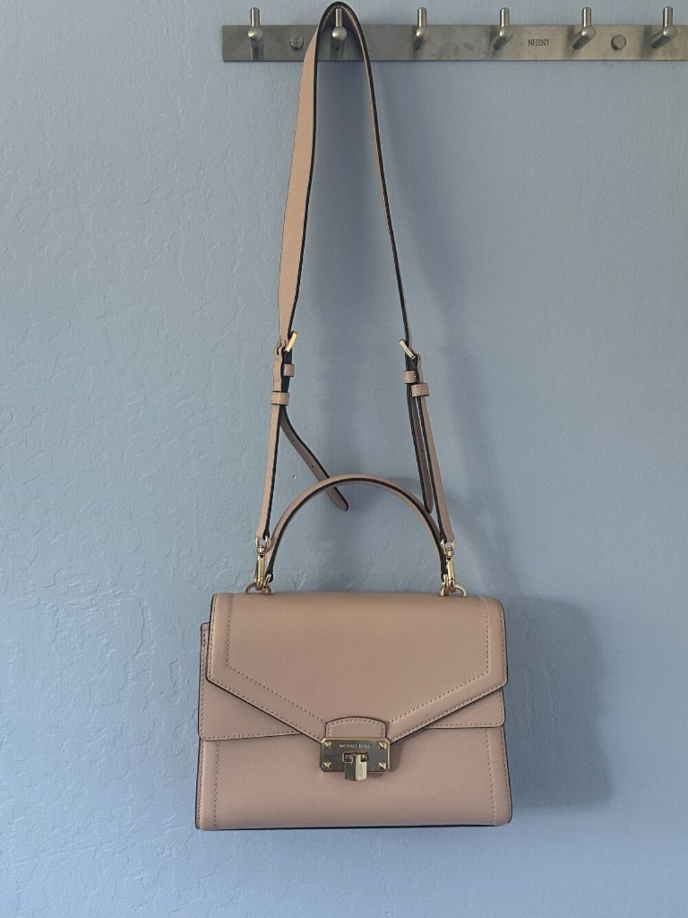NWOT Michael Kors Kinsley Medium Satchel Leather Handbag - Picture 3 of 3